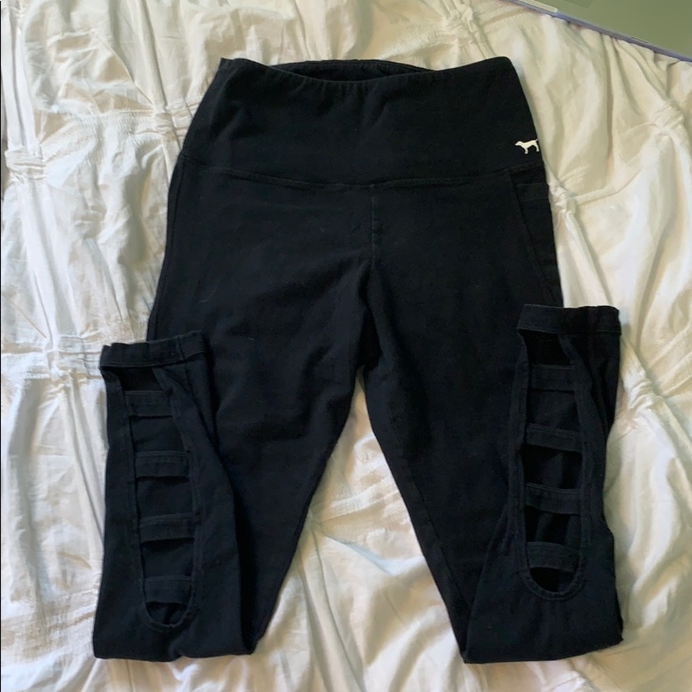 Leggings with one side pocket and back cutouts